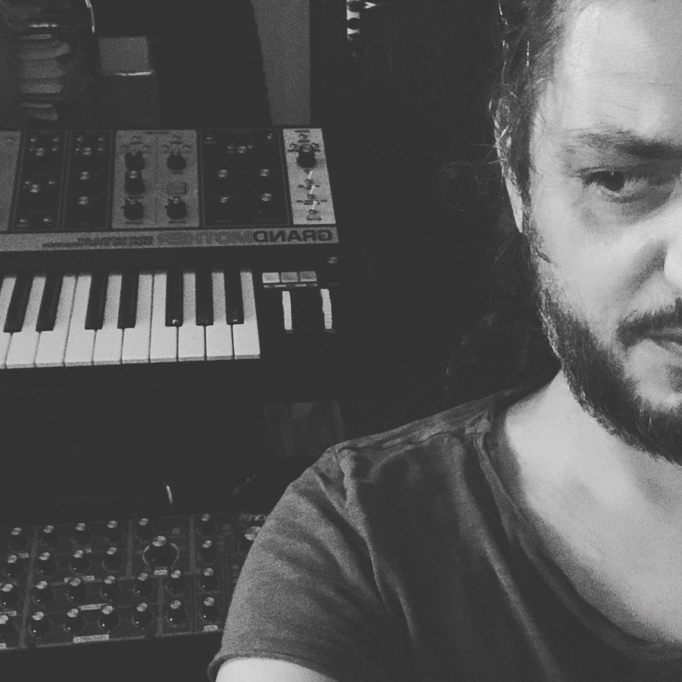 Antonio Di Bella nel suo studio musicale